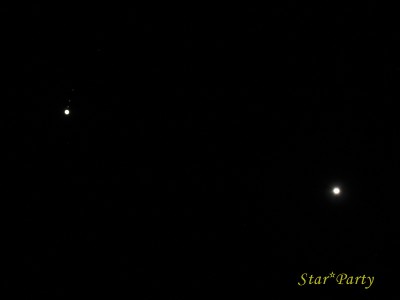 Vixen ED102SS(D102mm/f660mm)+OM-D E-M10直焦(35mm換算1320mm) 右が金星、左が木星で拡大すると木星の衛星が見えます。